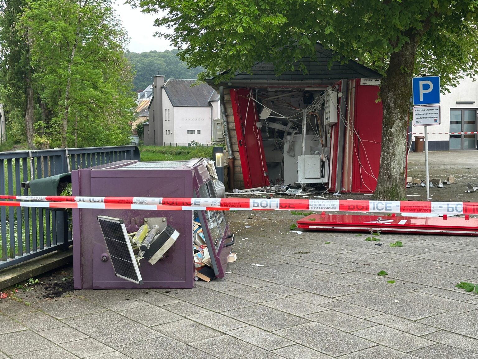 Major traffic disruption: Two suspects on the run after ATM explosion in Eischen Major traffic disruption: Two suspects on the run after ATM explosion in Eischen