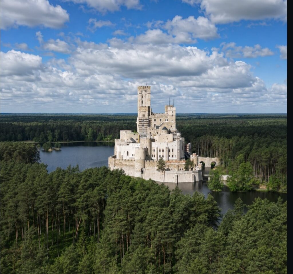Beautiful castle in Stobnica 馃彴 Beautiful castle in Stobnica 馃彴