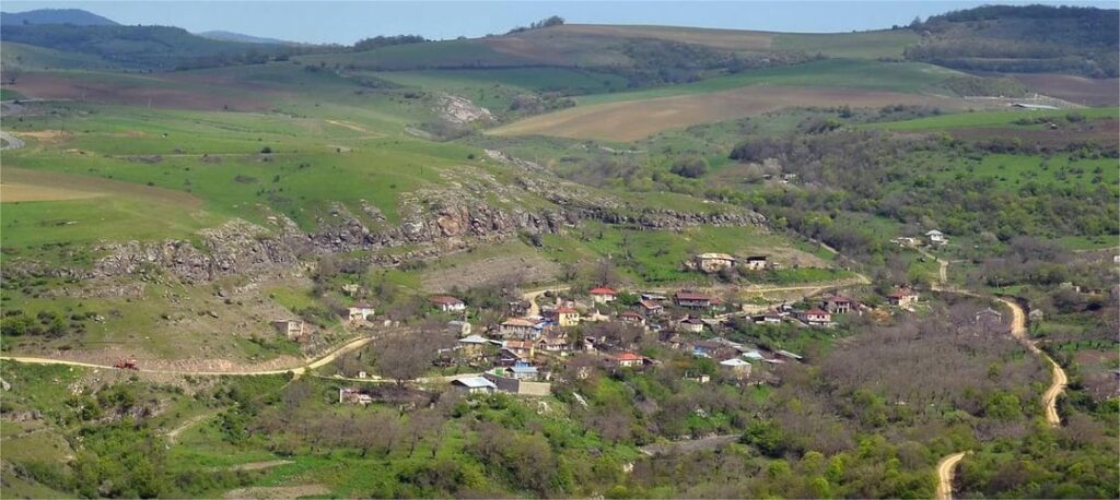 Mukhtar (Mukhtarkand) opposite Cıdır Düzü