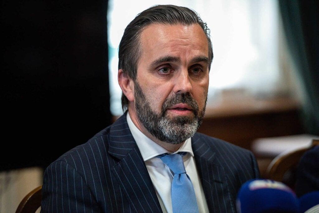 Order of Doctors received dozens of complaints about improper consultation of children’s clinical files. Order of Doctors received dozens of complaints about improper consultation of children's clinical files.