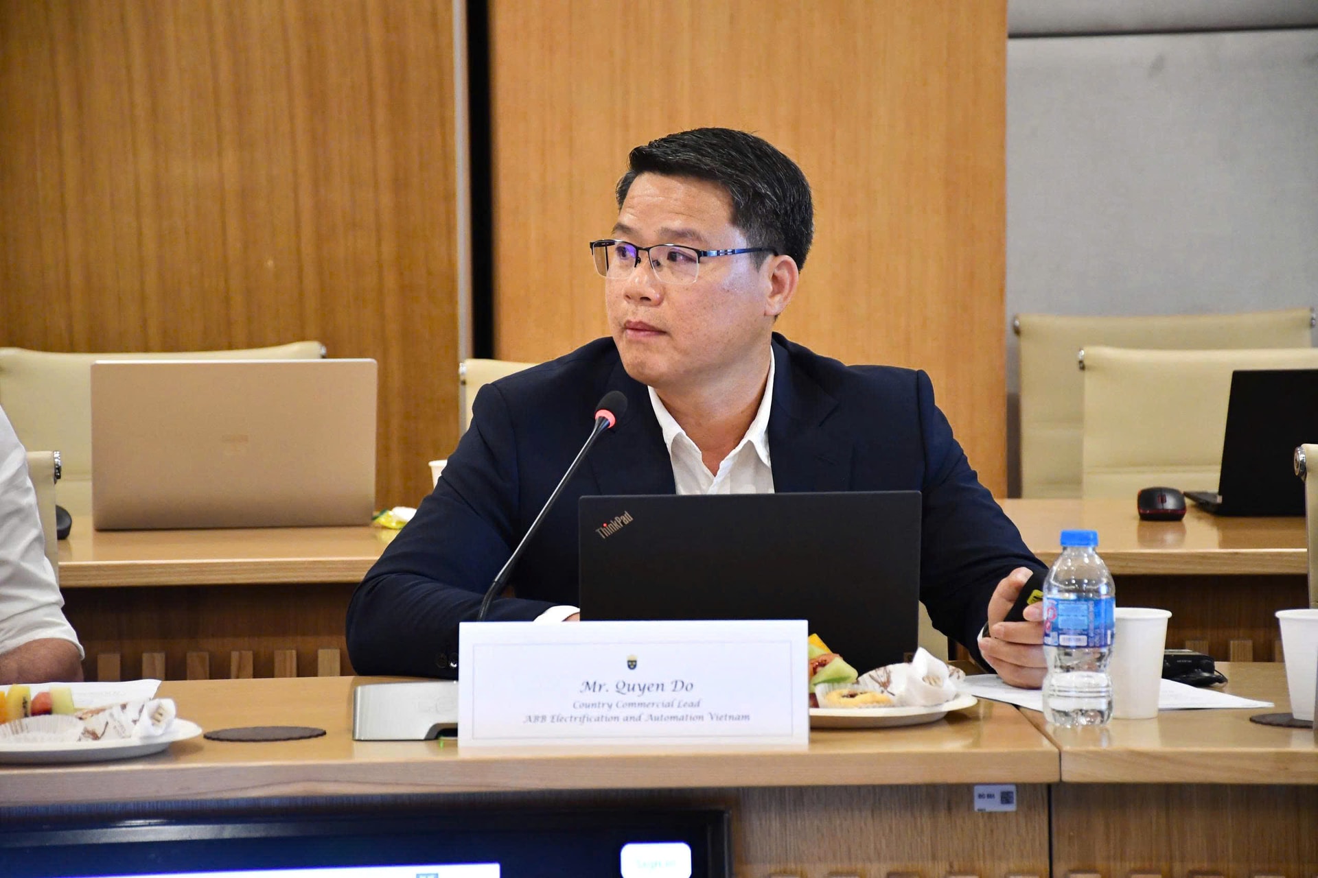 Ông Đỗ Quyền, Chủ tịch ban Giải pháp Điện và Tòa nhà Thông minh, ABB Điện khí hóa và Tự động hóa Việt Nam, tại phiên thảo luận.