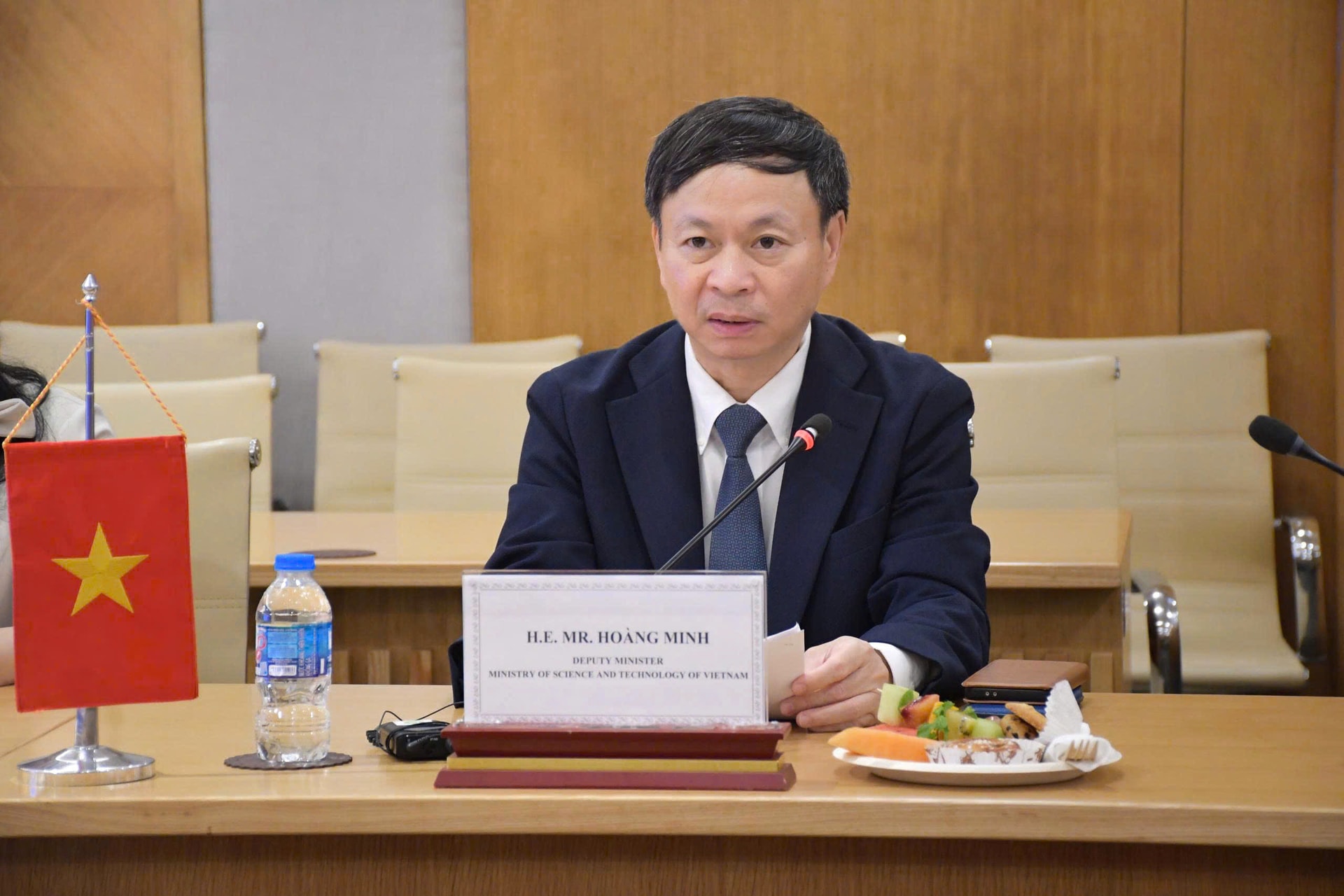 Thứ trưởng Bộ KH&CN Hoàng Minh phát biểu khai mạc Khóa họp.