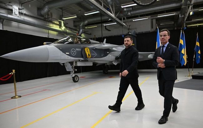 Sweden prepares to send Gripen fighter jets to Ukraine in major military boost Ukraine could receive multiple versions of Sweden’s deadly Gripen fighters