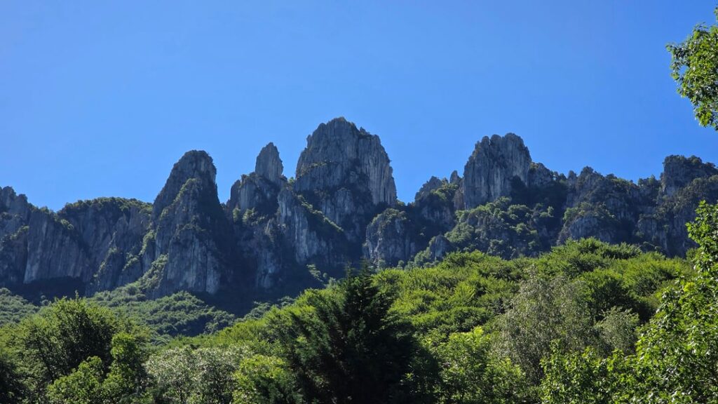 Denti della Vecchia / the old woman's teeth - Hike in the italian part of Switzerland