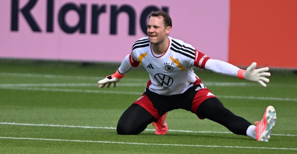 Manuel Neuer returns to training for Germany