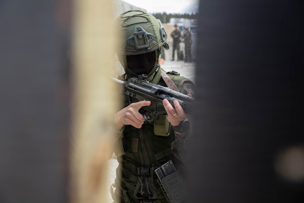 1-12 CAV Soldiers train new Lithuanian Riflemen