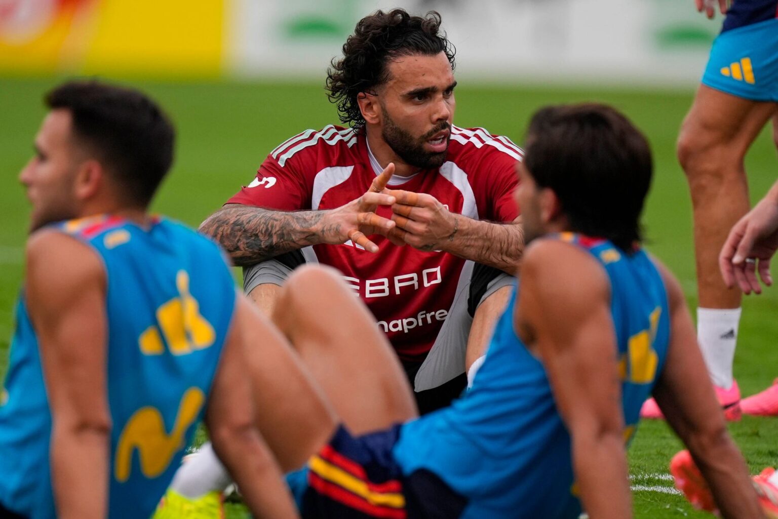David Raya praises Unai Simón and downplays goalkeeping debate ahead of Spain's World Cup opener