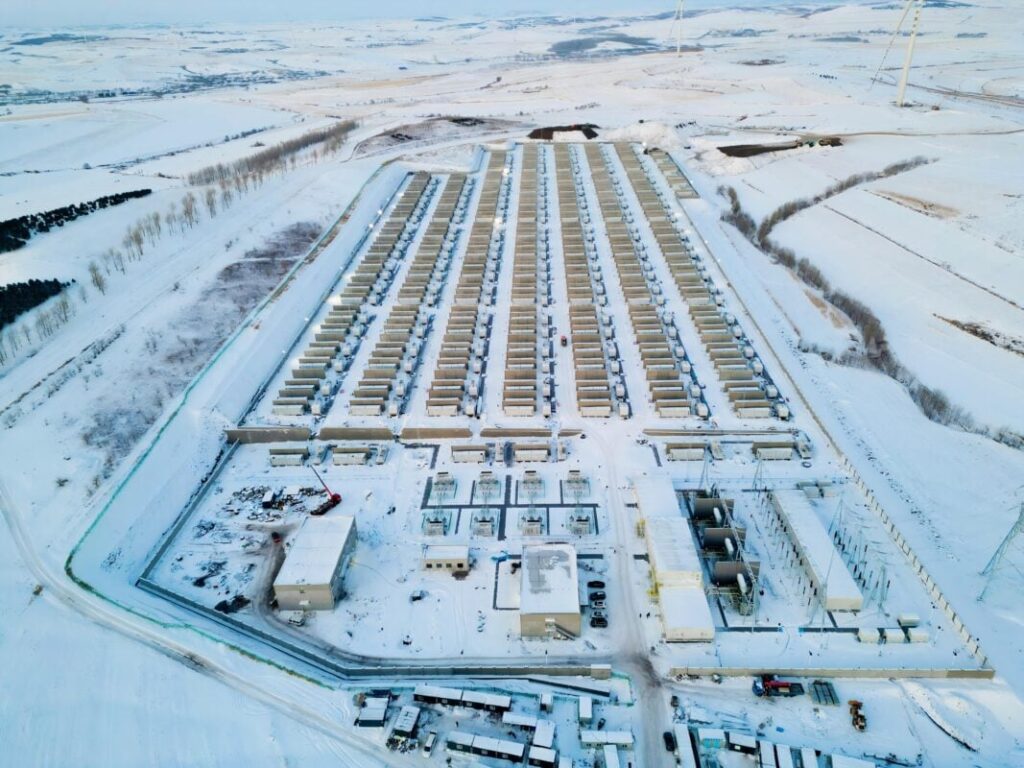 Grid-forming technology explored and explained: Download our white paper, with Kehua Digital Energy & TÜV Rheinland