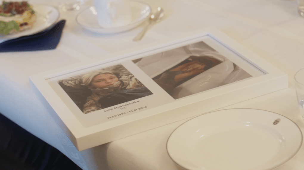 A photograph of Ukrainian servicewoman Lana Chornohorska, callsign "Sati," who was killed on the front line on January 1, 2026, was handed to the Swedish Minister for Foreign Affairs. (Photo: UNITED24 Media) A photograph of Ukrainian servicewoman Lana Chornohorska, callsign "Sati," who was killed on the front line on January 1, 2026, was handed to the Swedish Minister for Foreign Affairs. (Photo: UNITED24 Media)