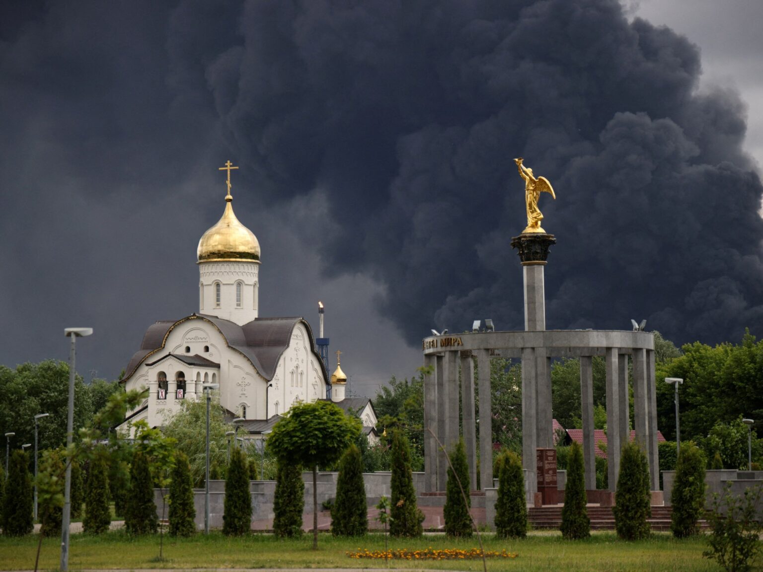 Petrol shortages and ‘oil rain’ bring Russia-Ukraine war home to Moscow | Russia-Ukraine war News