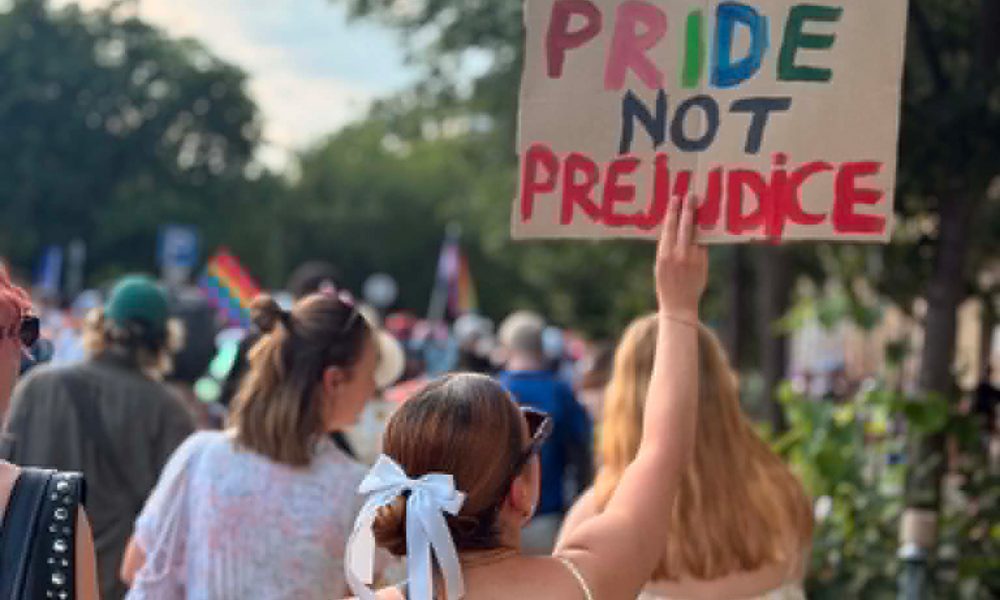 Tens of thousands participate in post-Orbán Budapest Pride march Tens of thousands participate in post-Orbán Budapest Pride march
