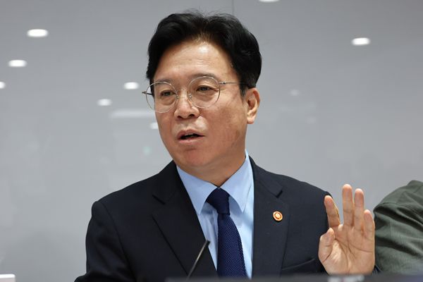 Reuters: Labor Minister Calls on Tech Companies to Share Excess Profit