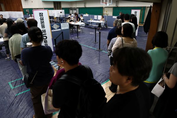 Local Election Turnout Reaches 48.9% at 2 p.m., Up 8.2% from Previous Election Local Election Turnout Reaches 48.9% at 2 p.m., Up 8.2% from Previous Election