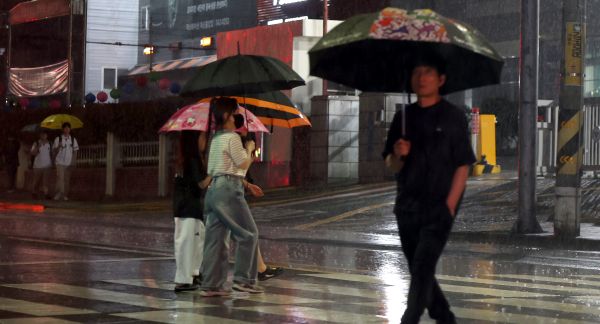 Showers Forecast for Most Parts of Country Thursday Night