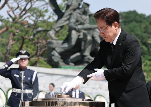Lee Pledges to Recover Pro-Japanese Collaborators’ Ill-Gotten Gains