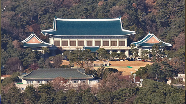 Top Office: Pres. Lee, Gov't Officials to Pursue Electoral Reform