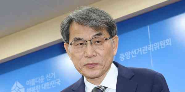 Authorities Impose Travel Ban on Ex-NEC Chief, Others amid Ballot Shortage Probe