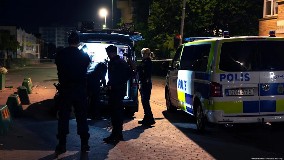 Police in Sweden frequently deal with juvenile offenders in connection with gang-related violence<span class="copyright">Nils Petter Nilsson/TT/picture alliance/dpa</span>