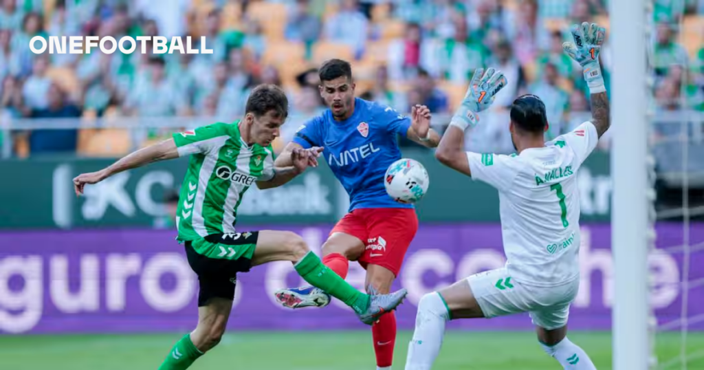 Ahead of move to the Dragão, André Silva feat hailed in Spain Ahead of move to the Dragão, André Silva feat hailed in Spain