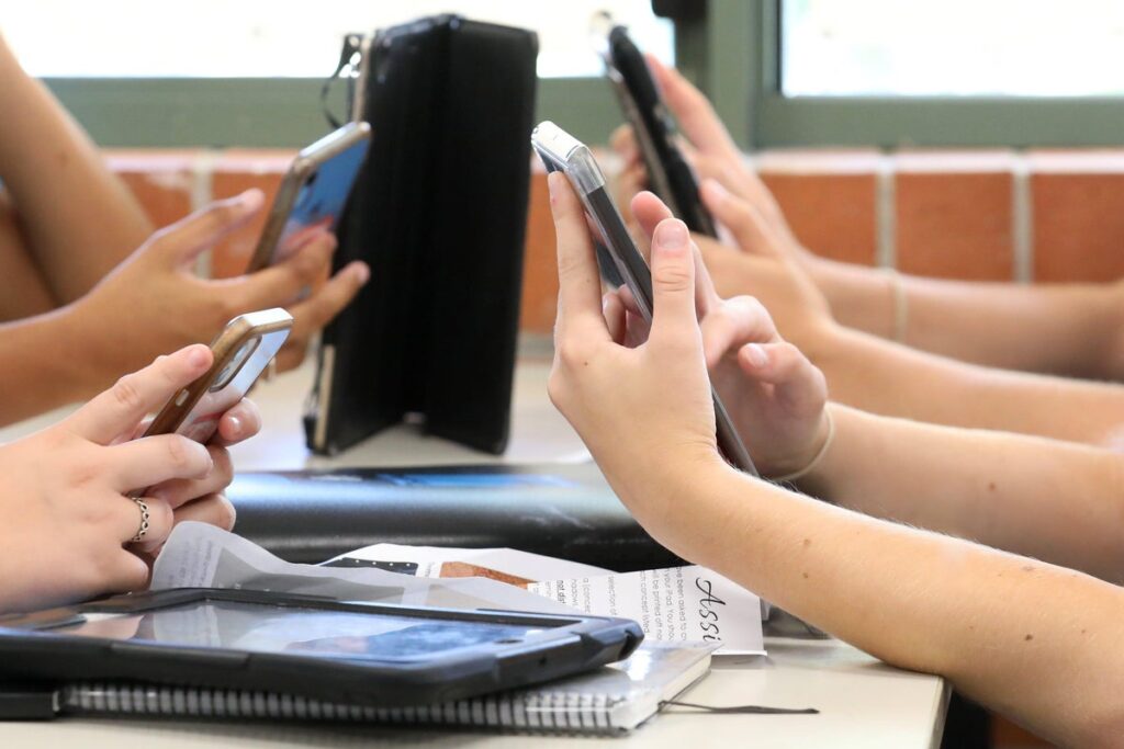 Another country to ban mobile phones in schools as reading levels fall Another country to ban mobile phones in schools as reading levels fall