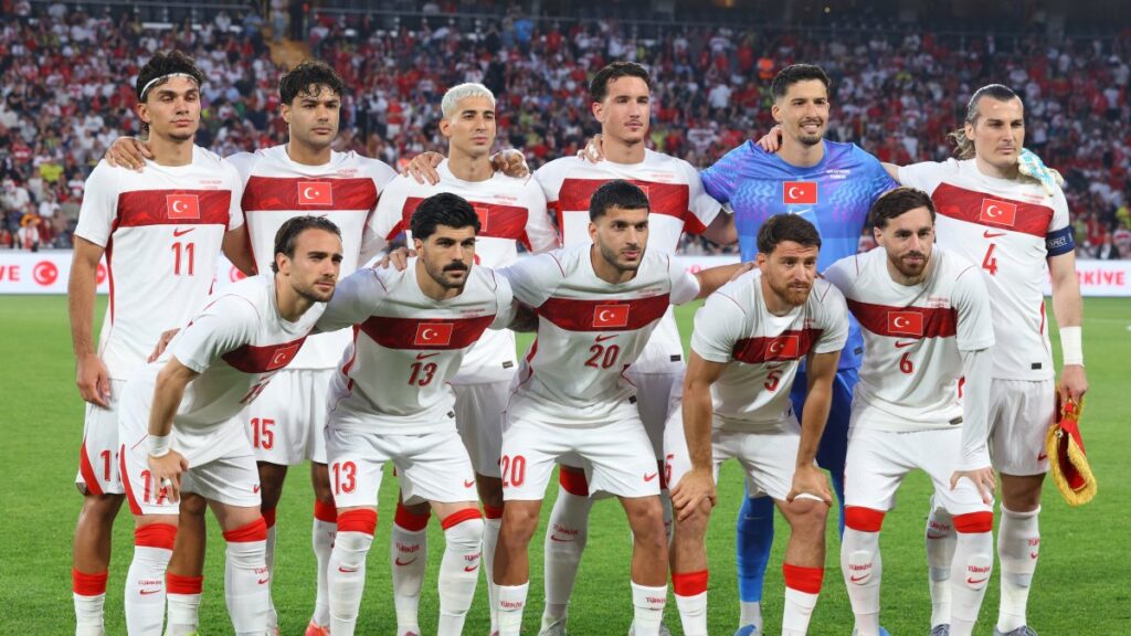 Türkiye rout North Macedonia 4-0 in World Cup tune-up