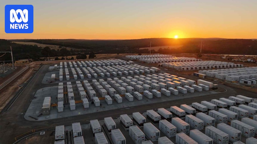Australia's greenhouse gas emissions drop as renewable energy, batteries surge