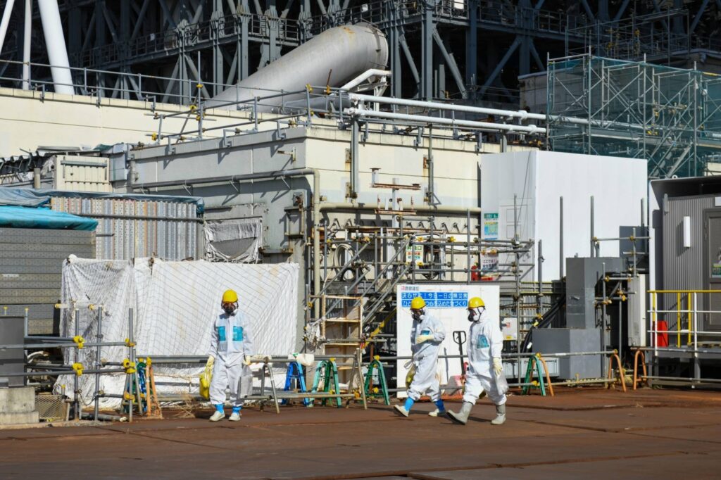 Removal of nuclear fuel from Fukushima plant reactor pool begins