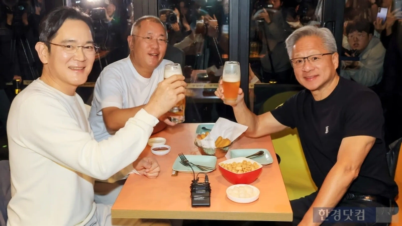 Nvidia Chief Executive Officer Jensen Huang meets Samsung Group Chairman Jay Y. Lee and Hyundai Motor Group Executive Chair Euisun Chung at a Kkanbu Chicken restaurant near Samseong Station in Seoul’s Gangnam district last year. Photo: Moon Kyung-duk
