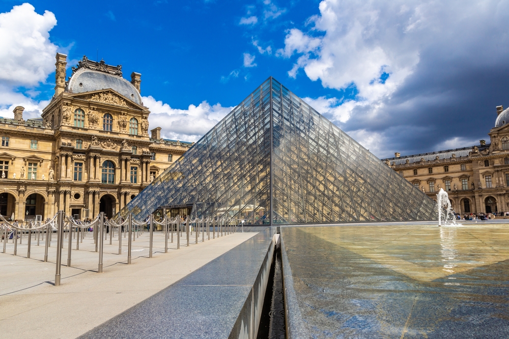 The investigation of the robbery at the Louvre Museum on October 19, 2025, has uncovered links to Belgium. The investigation of the robbery at the Louvre Museum on October 19, 2025, has uncovered links to Belgium.