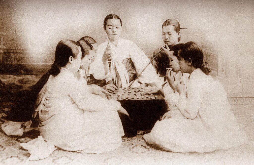 When women play go and smoking 1905.