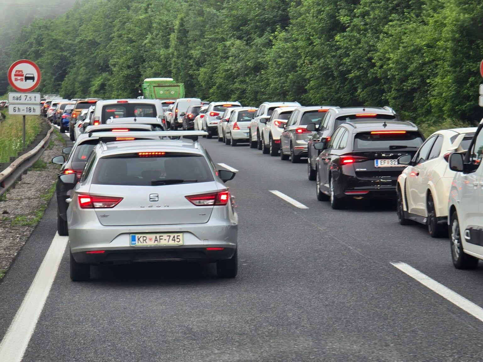 There are still a few free spaces in the parking lot towards Ljubljana.
