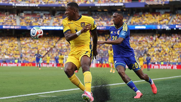 ESTUPIÑAN IN ACTION WITH ECUADOR