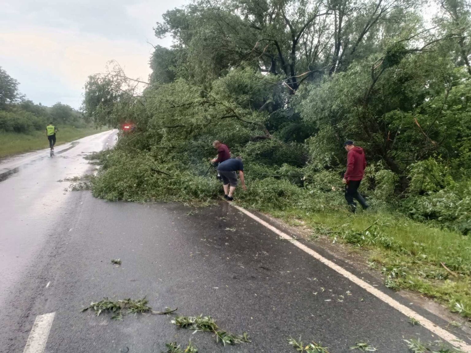 VIDEO // Road stays blocked in central Moldova; road crews continue interventions VIDEO // Road stays blocked in central Moldova; road crews continue interventions