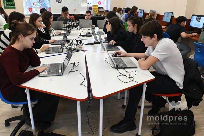 Digital solutions for schools of Moldova: 140 institutions equipped with 700 interactive boards, computers Digital solutions for schools of Moldova: 140 institutions equipped with 700 interactive boards, computers