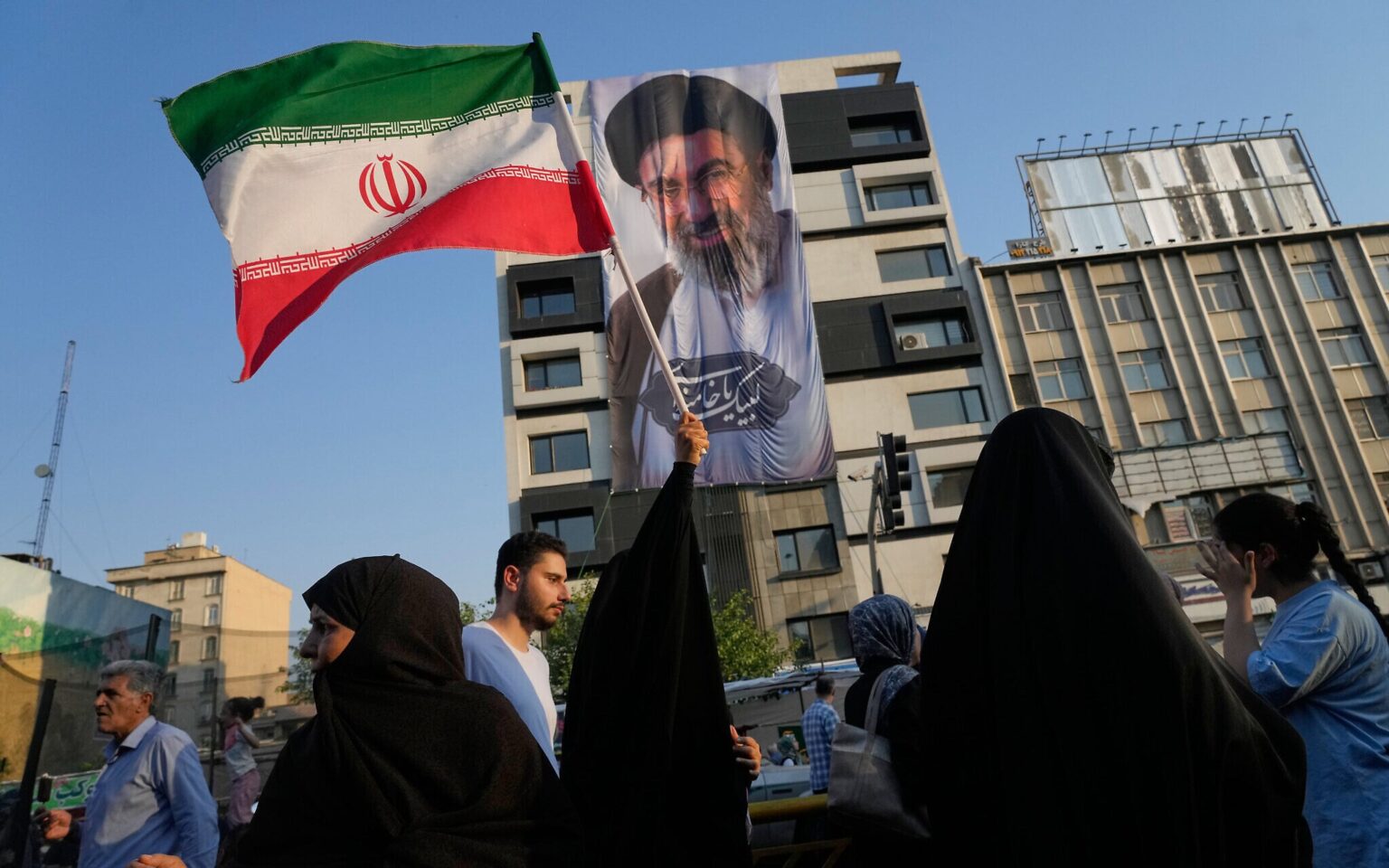 US, Iran trade fire in Gulf as Trump team consults experts for nuclear talks US, Iran trade fire in Gulf as Trump team consults experts for nuclear talks