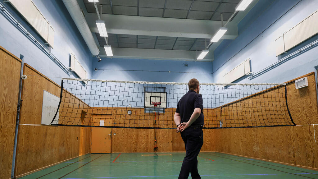 At Rosersberg prison north of Stockholm, which is being prepared for young offenders: ‘They will grow up here’ (Photo: REUTERS/Tom Little) שבדיה כלא שבונים ל נוער עברייני ו ילדים רוצחים רוסרסברג מצפון ל שטוקהולם
