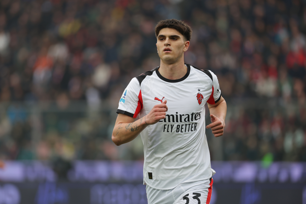 CREMONA, ITALY - MARCH 01: Davide Bartesaghi of AC Milan in action during the Serie A match between US Cremonese and AC Milan at Stadio Giovanni Zini on March 01, 2026 in Cremona, Italy. (Photo by Francesco Scaccianoce/Getty Images)