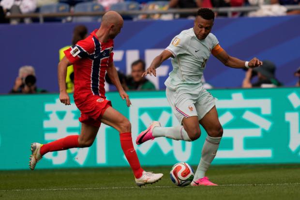 France's Kylian Mbappe controls the ball as Norway's Fredrik Aursnes defends.