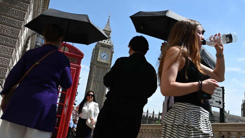 Heat wave: UK sets new June temperature record for third day in a row Heat wave: UK sets new June temperature record for third day in a row