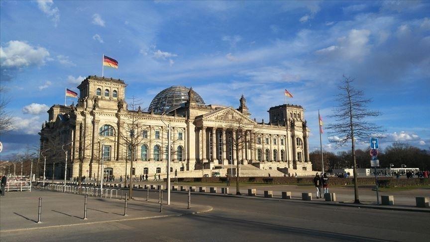 Employment in Germany down, working hours up