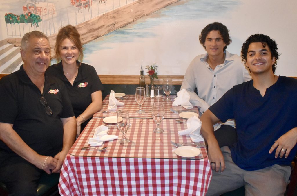 Angeli’s owners planning to open hot dog/Italian beef biz Angeli's owners planning to open hot dog/Italian beef biz