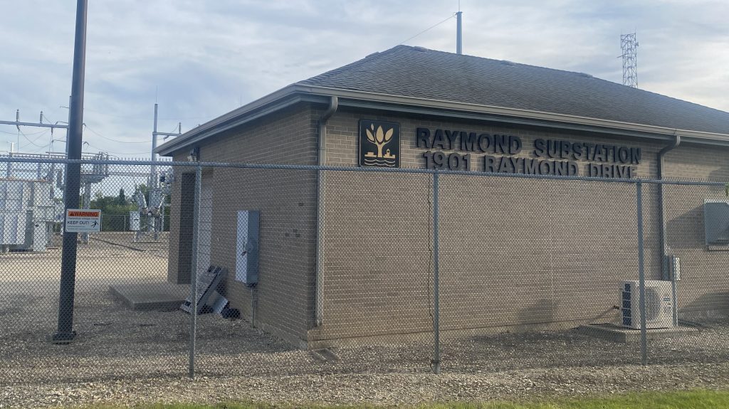 Naperville eyes battery storage system to lower energy costs Naperville eyes battery storage system to lower energy costs