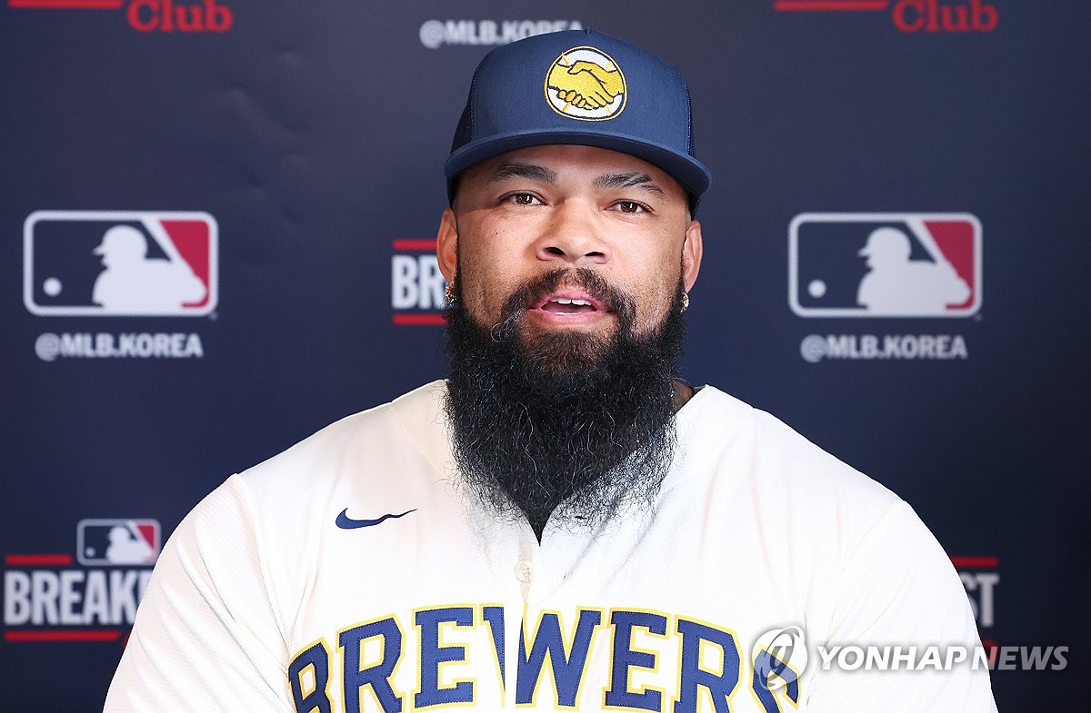Former American baseball player Eric Thames speaks during the launching ceremony for "MLB Breakfast Club" at the Michelin-starred Seoul restaurant Mukjung on June 1, 2026. (Yonhap)
