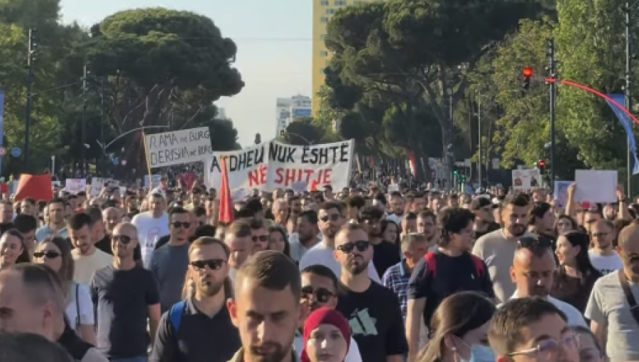 bne IntelliNews – Albanian protests over Kushner-linked coastal resort intensify bne IntelliNews - Albanian protests over Kushner-linked coastal resort intensify