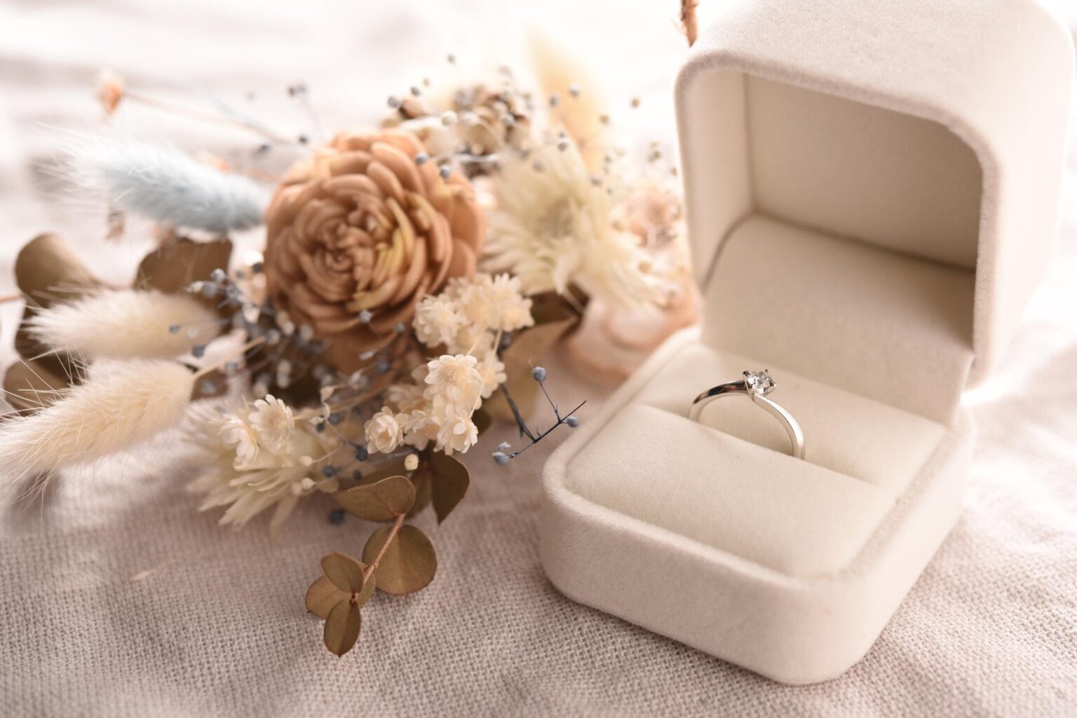In Japan, thanks to a Meiji-era law, Japanese citizens who get married can’t continue to have separate last names. That’s leading some couples – especially celebrities and artists who trade on their names – to resort to a workaround: common-law marriage. In Japan, thanks to a Meiji-era law, Japanese citizens who get married can’t continue to have separate last names. That’s leading some couples – especially celebrities and artists who trade on their names – to resort to a workaround: common-law marriage.