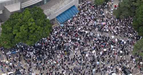 20s and 30s Protest NEC, Demand Revote After Ballot Shortage
