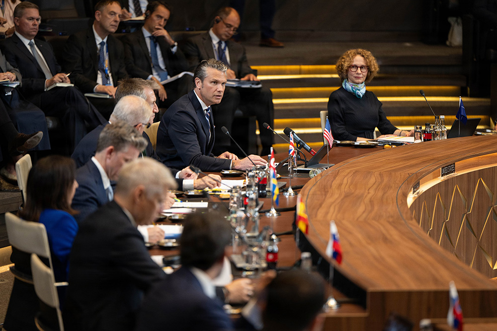 US Pushes Bold NATO Overhaul With Europe-Led Defense Review US Pushes Bold NATO Overhaul With Europe-Led Defense Review