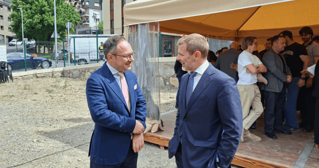 The two major national problems that have caused the fall in the intention to vote of the executive in Andorra The two major national problems that have caused the fall in the intention to vote of the executive in Andorra