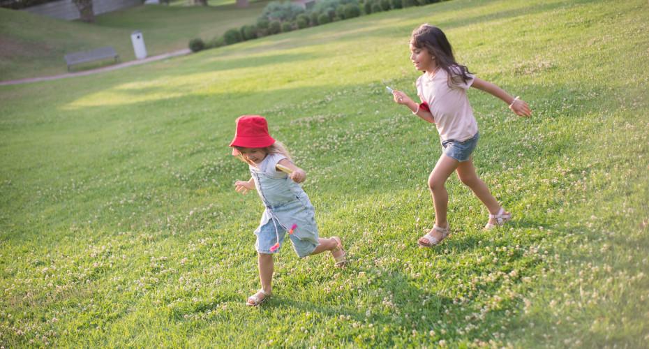 Increased outdoor playtime in children between ages 2 and 4 linked to lower odds of emotional and behavioral difficulties in later childhood, with each additional play day per week raising chances of healthy mental health symptoms through age 8 by 6-14%