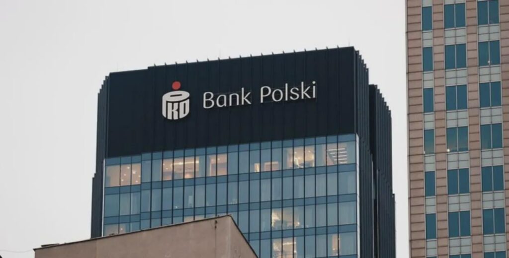"Let the lady write a complaint." A Belarusian faced xenophobia in a Polish bank